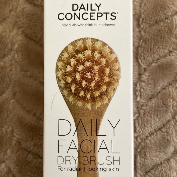 Daily Concepts Other - Daily Concepts Facial Dry-brush. NEW.